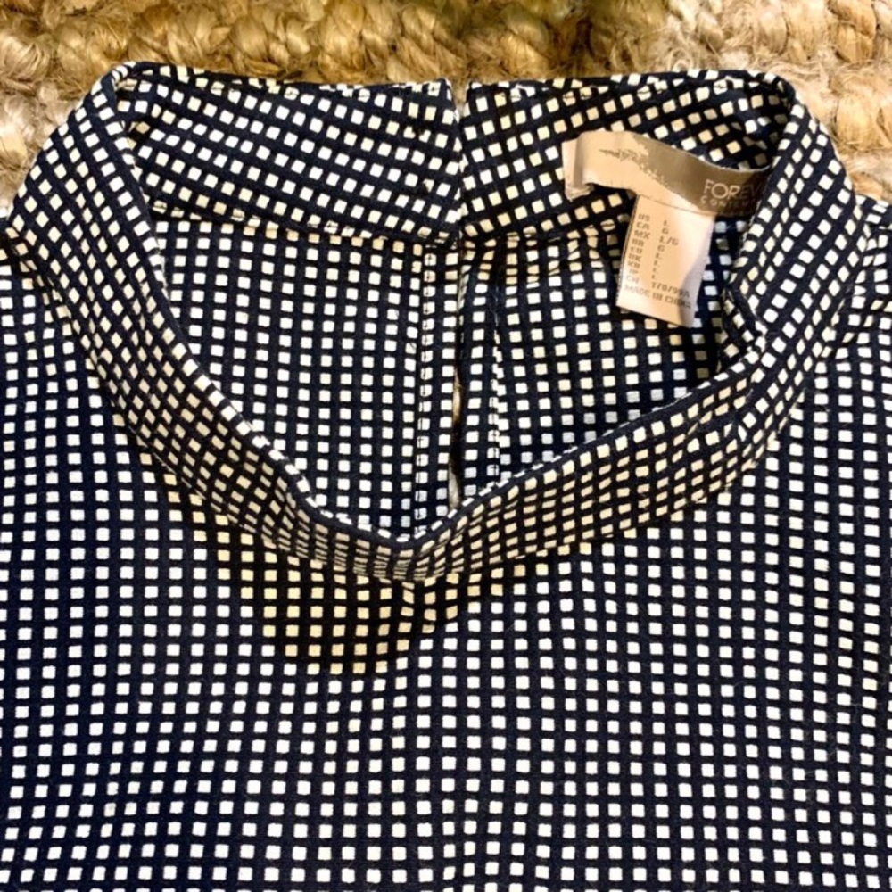 Structured Micro-Grid Mock Neck Crop Top Size M/L